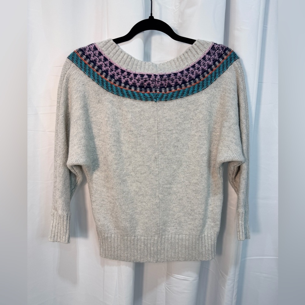 American Eagle Outfitters Gray V-Neck Sweater with Multicolor Trim - Picture 2 of 5